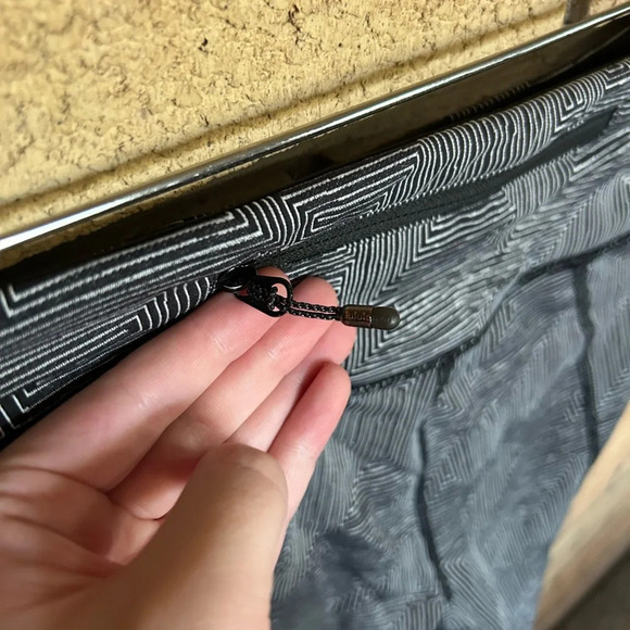 Lululemon Pace Rival Crop Maze Jacquard White Black / Black Leggings Size 10 - Picture 6 of 8